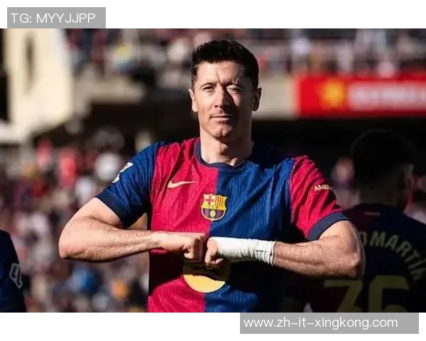 莱万领衔新赛季豪华阵容球迷期待他的精彩表现与进球盛宴